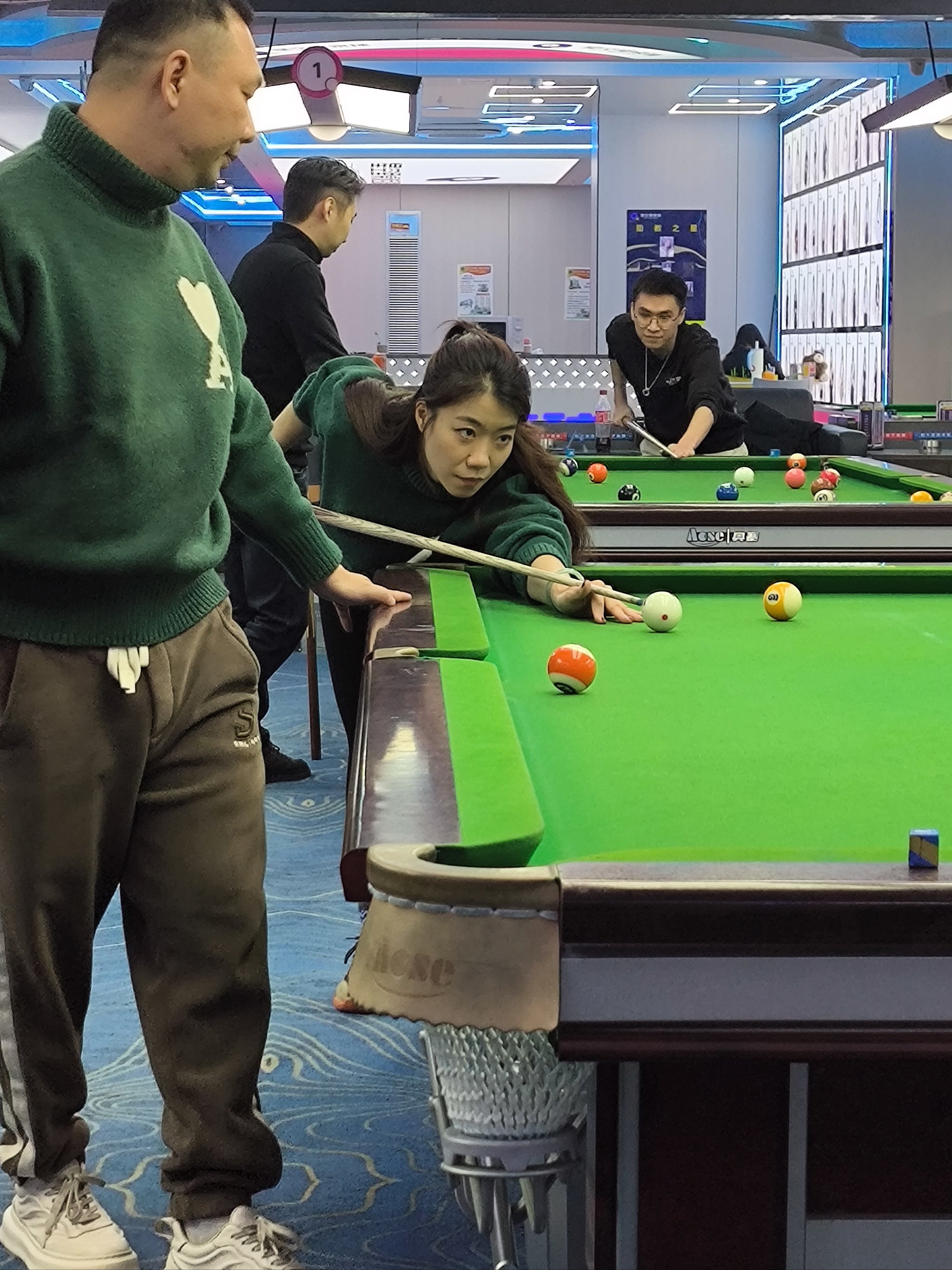 边走边打:台球运动的休闲娱乐新体验的简单介绍 边走边打:台球运动的休闲娱乐新体验的简单介绍